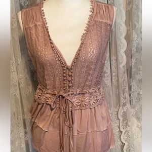 POL top size small - intricate details/color dusty rose
